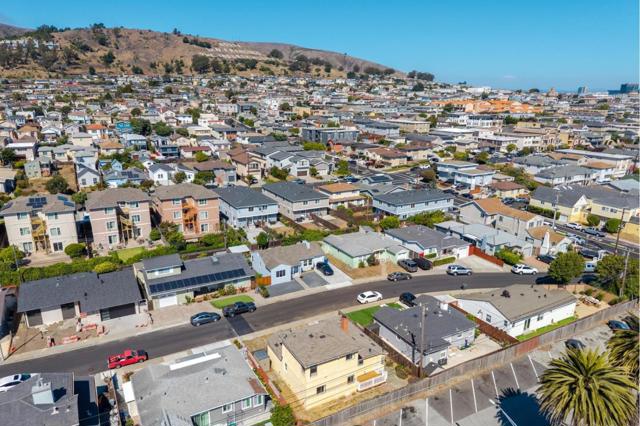 719 Circle Court, South San Francisco CA: https://media.crmls.org/mediaz/6798900f-1f48-4ee8-ac1a-52b294dbb624.jpg