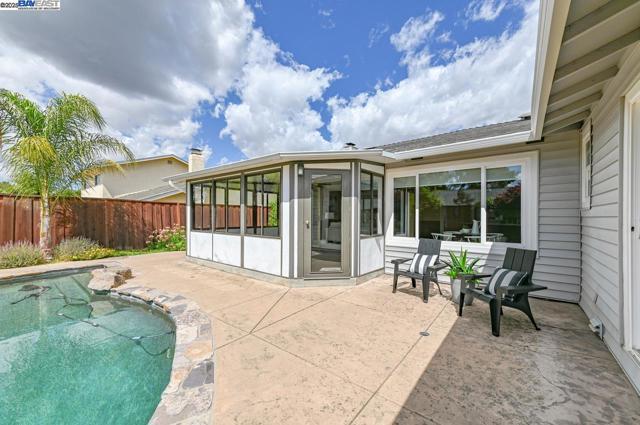 1047 Innsbruck St, Livermore CA: https://media.crmls.org/mediaz/679945f5-9d29-4582-bb20-1317c52b0e26.jpg