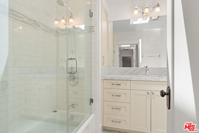 2347 Parnell Avenue, Los Angeles CA: https://media.crmls.org/mediaz/6799b4c8-5efd-469a-bd86-7aa5a86a537c.jpg