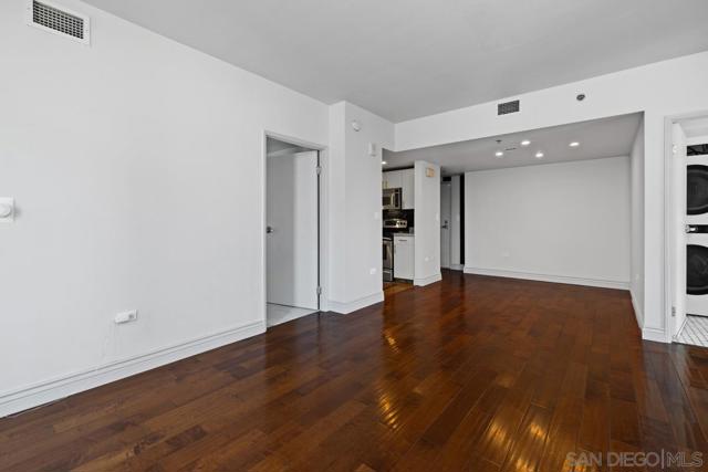 425 W Beech St, San Diego CA: https://media.crmls.org/mediaz/6799c5e2-f043-42af-b9ba-7a68a3986760.jpg