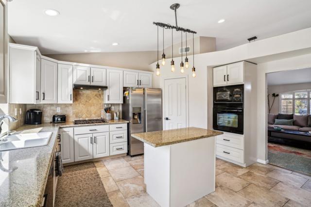 42639 Devonshire Street, Palm Desert CA: https://media.crmls.org/mediaz/679a1546-a691-4a6a-8a45-c0b2d0a0f089.jpg