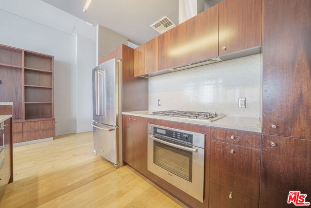 1155 S Grand Avenue, Los Angeles CA: https://media.crmls.org/mediaz/679b044a-5ebb-4a43-bb02-57c5b3992625.jpg