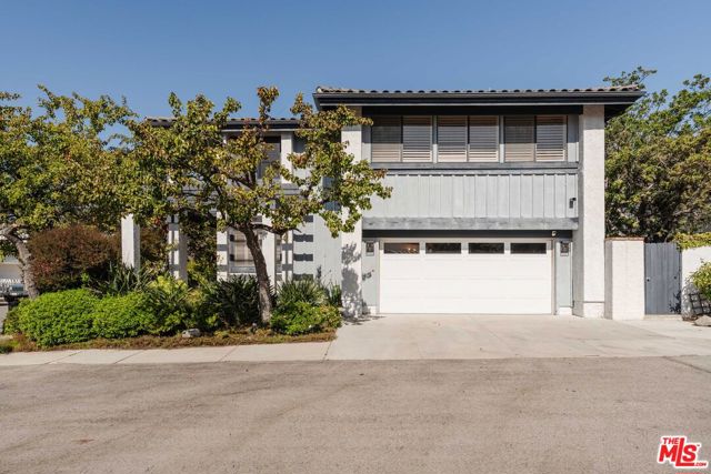 17273 Avenida De La Herradura, Pacific Palisades CA: https://media.crmls.org/mediaz/679c23a2-459f-4453-9403-1a6328f432b9.jpg