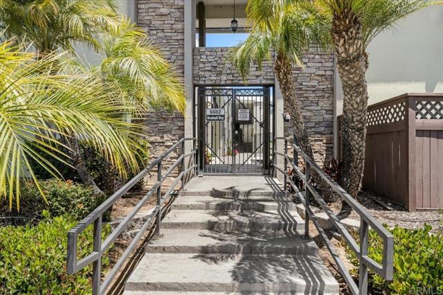 Detail Gallery Image 2 of 4 For 6602 Beadnell Way #10,  San Diego,  CA 92117 - 2 Beds | 2 Baths