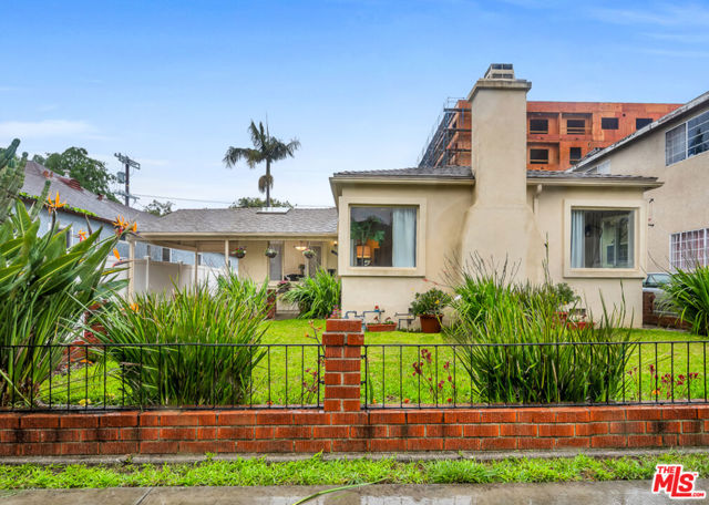 2621 Bentley Avenue, Los Angeles, California 90064, 2 Bedrooms Bedrooms, ,1 BathroomBathrooms,Single Family Residence,For Sale,Bentley,24382049