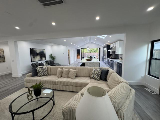 3211 Pentland Court, San Jose CA: https://media.crmls.org/mediaz/679da981-fd75-4b25-9e95-8ed5c849f8c0.jpg