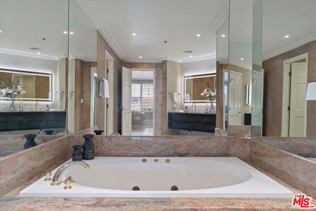 10724 Wilshire Boulevard, Los Angeles CA: https://media.crmls.org/mediaz/679dda1a-c56a-4933-9c0e-90df35572e8c.jpg