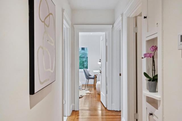 929 Darien Way, San Francisco CA: https://media.crmls.org/mediaz/679e3b1f-ff0d-4a40-a0c9-7e190520955e.jpg