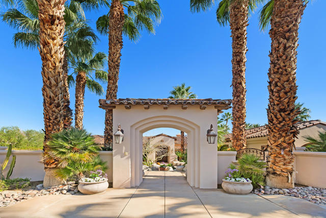 49260 Jfk Trail, Palm Desert CA: https://media.crmls.org/mediaz/679e7eda-680e-4413-b43d-a7ba7558421a.jpg