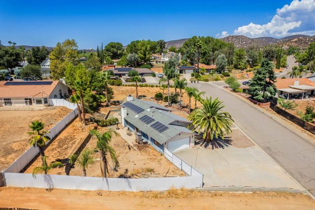 24763 Leada Way, Ramona CA: https://media.crmls.org/mediaz/679eaa1a-9d2e-4bbd-80d9-e4d2dd8de89b.jpg