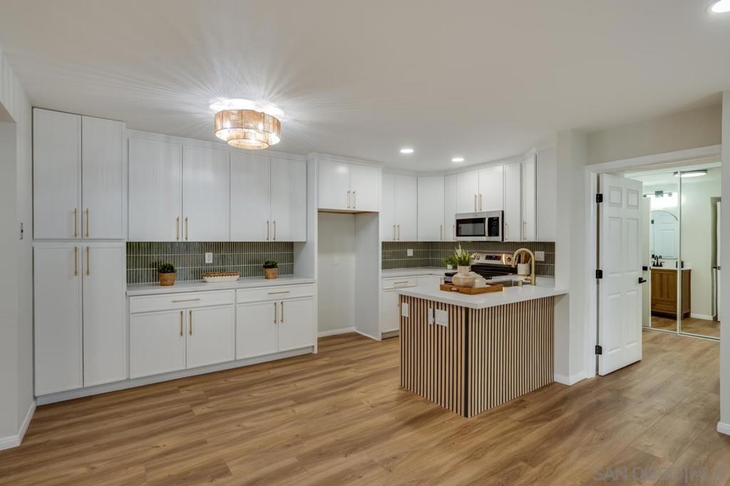 12575 Oaks North Dr. #220