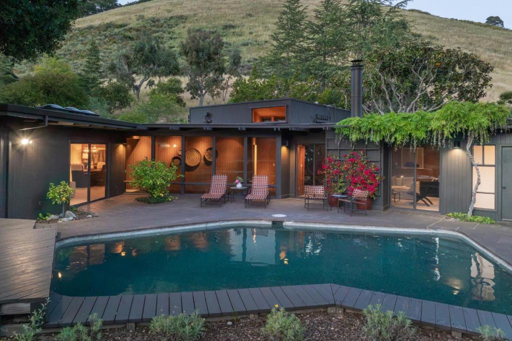46 Middle Canyon Road