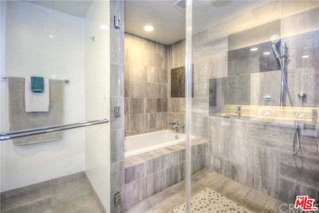 3785 WILSHIRE Boulevard, Los Angeles, California 90010, 2 Bedrooms Bedrooms, ,2 BathroomsBathrooms,Condominium,For Sale,WILSHIRE,21701768