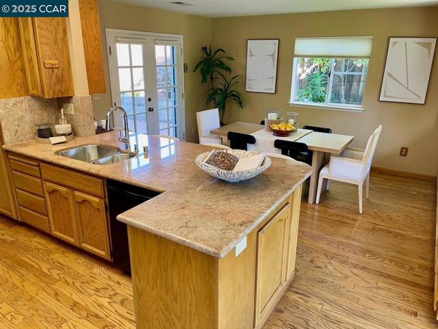 18905 Carson Lane, Castro Valley CA: https://media.crmls.org/mediaz/67a0485a-b32b-4409-bb42-0f6cb95363eb.jpg