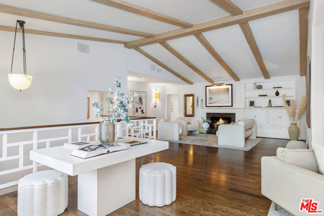 10155 Valley Spring Lane, Toluca Lake CA: https://media.crmls.org/mediaz/67a05e94-7bd6-4300-a3f5-72d2aae51556.jpg