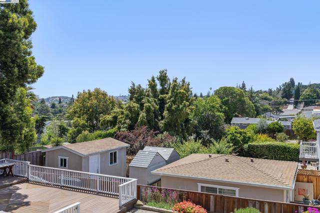 4859 Seaview Ave, Castro Valley CA: https://media.crmls.org/mediaz/67a0ae14-5606-44c0-8357-9db0dc3bcc40.jpg
