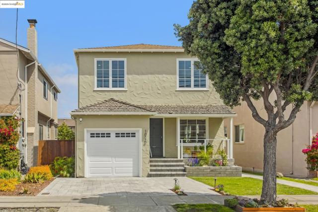 1026 Court St, Alameda CA: https://media.crmls.org/mediaz/67a10210-6fc6-457e-93a5-6f0359fc82d0.jpg