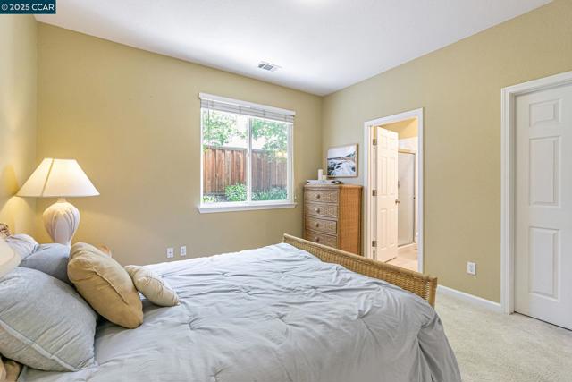 1039 Rolling Woods Way, Concord CA: https://media.crmls.org/mediaz/67a19711-7f11-49aa-9709-add62d563913.jpg