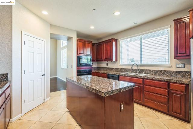 2665 Torrey Pines Dr, Brentwood CA: https://media.crmls.org/mediaz/67a253ce-a199-4f77-be17-a2815a63ee2a.jpg