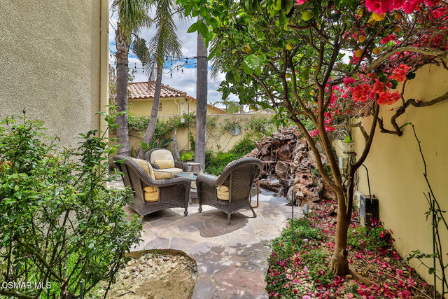 963 Corte Augusta, Camarillo CA: https://media.crmls.org/mediaz/67a28dca-ddad-4d5f-a473-575db27c0c64.jpg