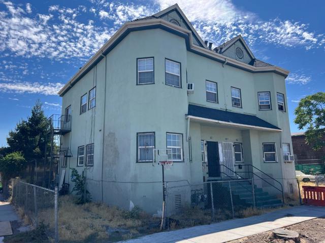 144 N Grant Street, Stockton CA: https://media.crmls.org/mediaz/67a2b552-7701-401b-b328-9ac570ff9594.jpg