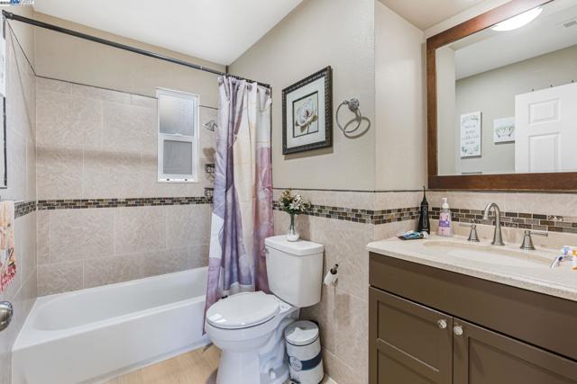 548 Sonoma Ave, Livermore CA: https://media.crmls.org/mediaz/67a2d7d4-0ee5-44ec-8f16-7f1cd9a2a918.jpg