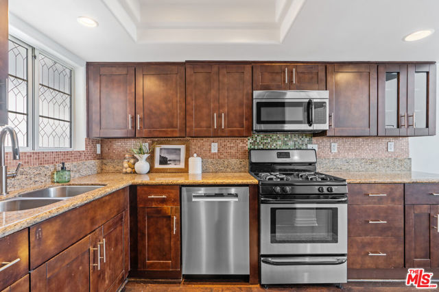 3743 S Canfield Avenue, Los Angeles CA: https://media.crmls.org/mediaz/67a2f4cf-44e9-4088-bdd6-1ffadf82a0a7.jpg