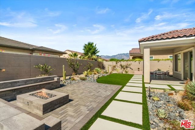 43 Zinfandel, Rancho Mirage CA: https://media.crmls.org/mediaz/67a31b0f-8ade-4087-8bb8-0d86344ac23e.jpg