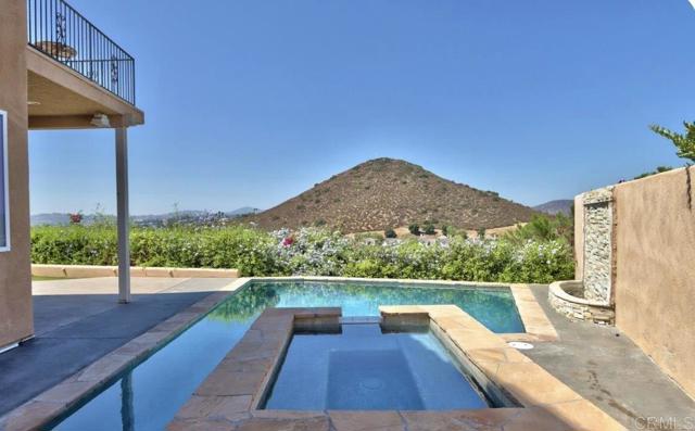 18682 Lancashire Way, San Diego CA: https://media.crmls.org/mediaz/67a4225a-b0cf-4915-a66b-bde6992eec18.jpg