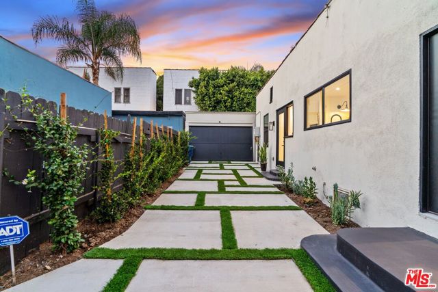 7957 Fountain Avenue, West Hollywood CA: https://media.crmls.org/mediaz/67a57a9e-484f-45b6-82ae-a972bd918d3c.jpg