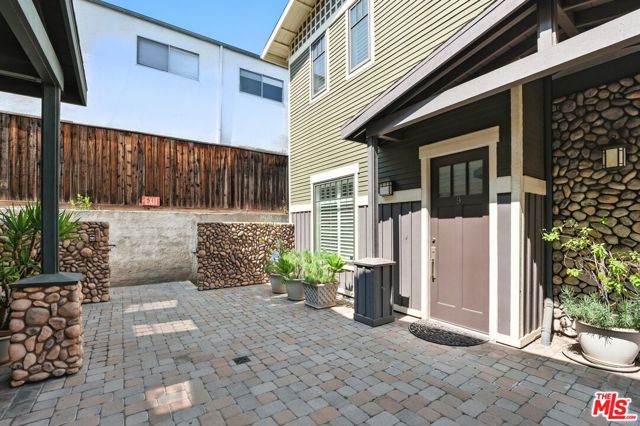 2020 Holly Drive, Los Angeles CA: https://media.crmls.org/mediaz/67a58f47-1e5e-4985-a538-3fea0127d70c.jpg