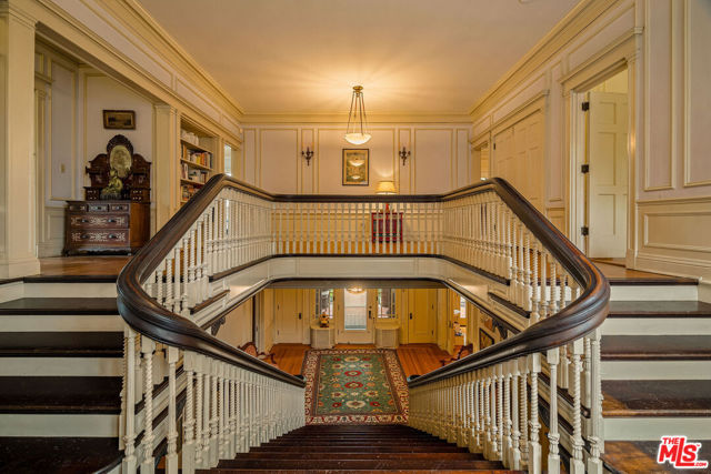 1130 Westchester Place, Los Angeles CA: https://media.crmls.org/mediaz/67a60a9b-819c-4c89-8787-db1d61f0ae67.jpg