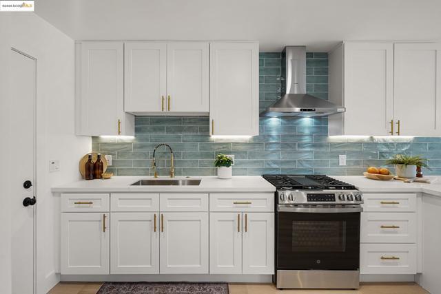 278 Cairo Rd, Oakland CA: https://media.crmls.org/mediaz/67a6323e-e7ce-4e1b-8989-2bd477205387.jpg