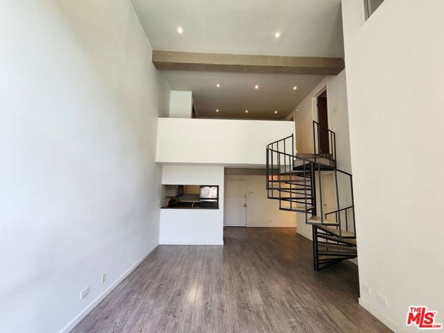 1440 Veteran Avenue, Los Angeles CA: https://media.crmls.org/mediaz/67a64d40-be95-4dae-b76b-c5b3c181298b.jpg