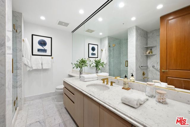 10490 Wilshire Boulevard, Los Angeles CA: https://media.crmls.org/mediaz/67a65fb0-a1cd-4c4d-bd11-9fdc0d7ded97.jpg