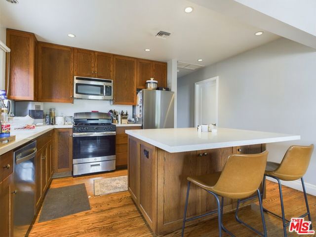 3130 Hutchison Avenue, Los Angeles CA: https://media.crmls.org/mediaz/67a6d8ee-e036-446e-b46c-8d8a0671b65c.jpg