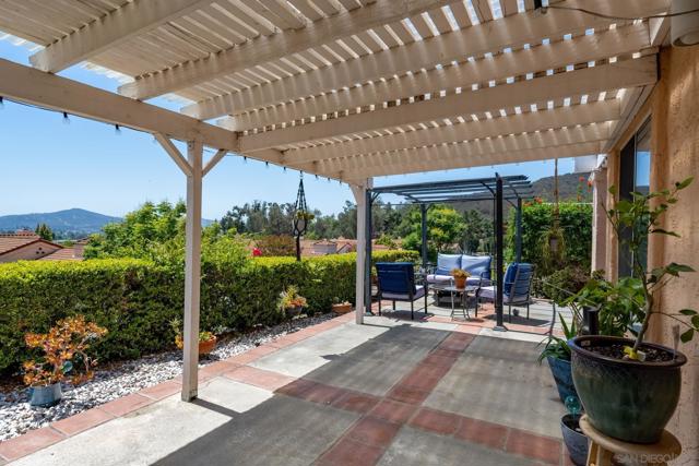 1709 Doral Gln, Escondido CA: https://media.crmls.org/mediaz/67a6ef8b-6ea6-4bb3-8ff2-c83a2ec4ed56.jpg