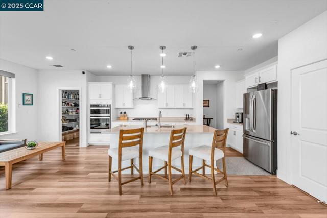 205 Goose Creek Ave, Brentwood CA: https://media.crmls.org/mediaz/67a6fe62-3922-4948-ab8b-4147a618fa8a.jpg