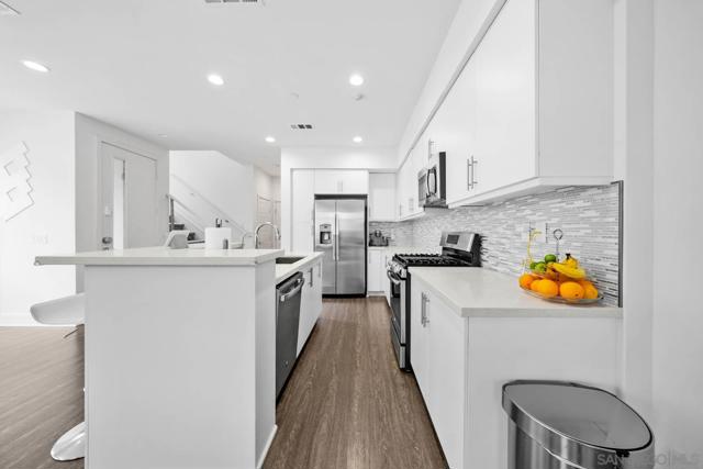 2335 Aperture Circle, San Diego CA: https://media.crmls.org/mediaz/67a714a2-992c-430e-af42-539f3c92bdb7.jpg
