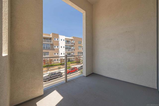 2092 Tango Loop, Chula Vista CA: https://media.crmls.org/mediaz/67a751ae-93bb-40da-b419-ec8a5146abc6.jpg
