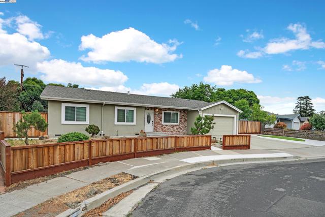 7845 Ironwood Dr, Dublin CA: https://media.crmls.org/mediaz/67a76666-450e-4ce6-ba20-925bbd552e11.jpg