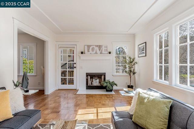 654 Mandana Blvd, Oakland, California 94610, 1 Bedroom Bedrooms, ,1 BathroomBathrooms,Condominium,For Sale,Mandana Blvd,41086148