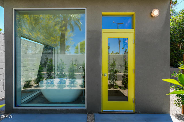 2839 N Davis Way, Palm Springs CA: https://media.crmls.org/mediaz/67a8b886-d36a-4b4a-9ef8-35d11fdd81d1.jpg