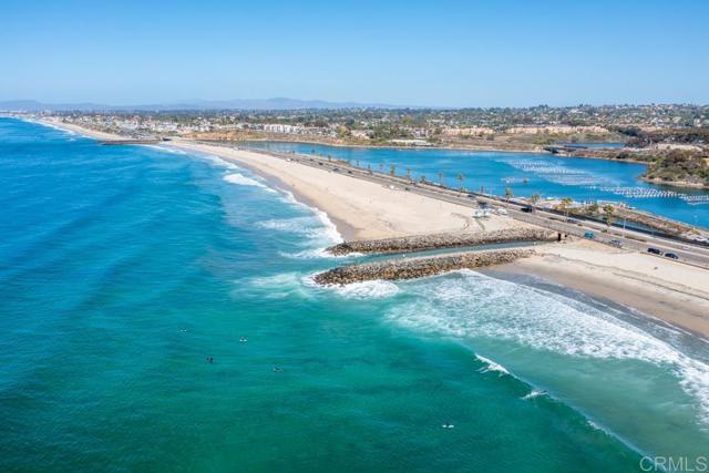 5080 Carlsbad Blvd, Carlsbad CA: https://media.crmls.org/mediaz/67a8d9a9-f01e-4bf0-bb90-bbc8c6fbf3e4.jpg