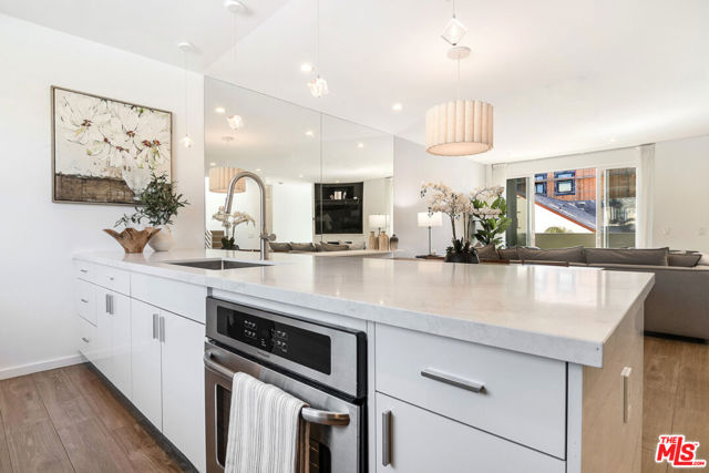 1623 S Bedford Street, Los Angeles CA: https://media.crmls.org/mediaz/67a93318-e24e-4038-80b0-0ce678c793c2.jpg