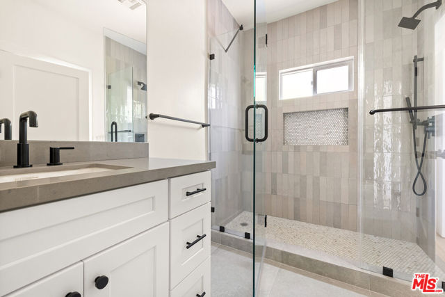 4308 Victoria Park Drive, Los Angeles CA: https://media.crmls.org/mediaz/67a98ef7-b8af-4214-942b-aced9233a4bc.jpg