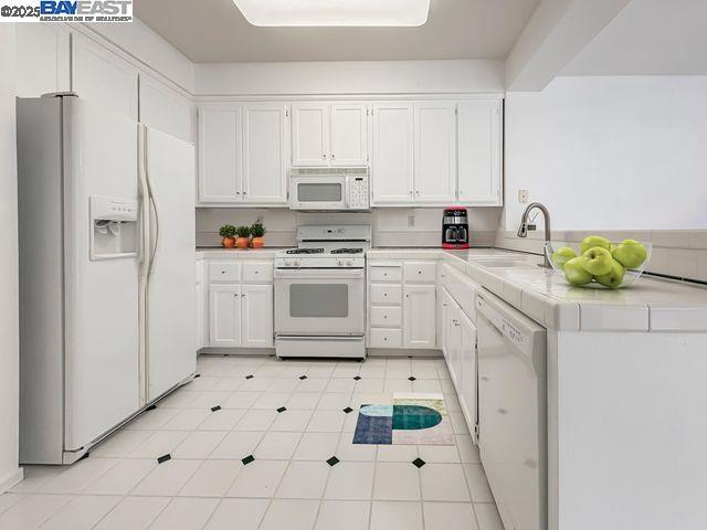 https://media.crmls.org/mediaz/67a9bd68-9800-4818-abd3-b9f7ad1b0bf9.jpg?preset=X-Large