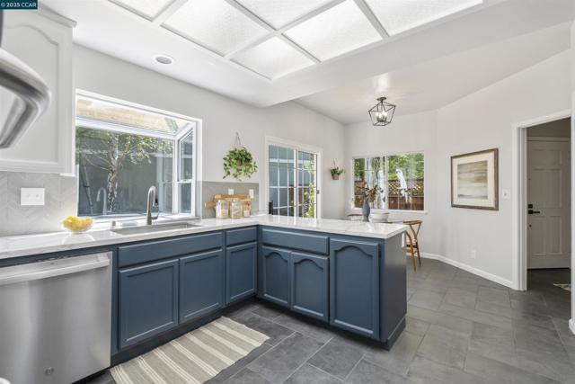 5 Stuart Place, Danville CA: https://media.crmls.org/mediaz/67a9e19c-c073-4e7c-a699-00af5ce27aae.jpg
