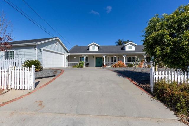 229 Holly Road, El Cajon CA: https://media.crmls.org/mediaz/67aa7152-66df-490d-883e-37e38a8e054d.jpg