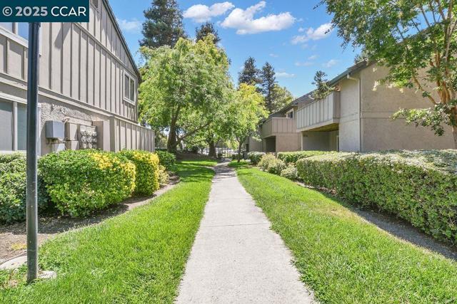 1255 Lakeview Cir, Pittsburg CA: https://media.crmls.org/mediaz/67aaedcf-ea6d-405c-9362-79904da3cbd8.jpg